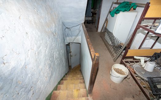 Narrow town house to restore (22)