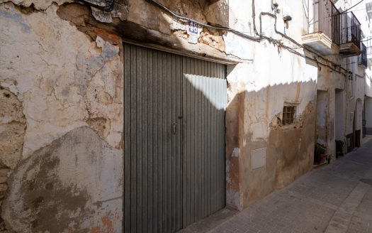 Big town house to restore (21)