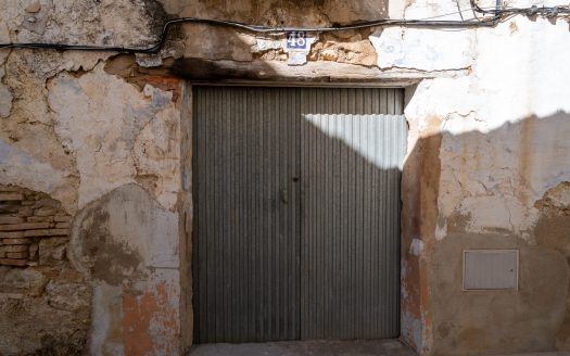 Big town house to restore (21)