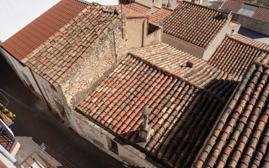 Narrow town house to restore (22)