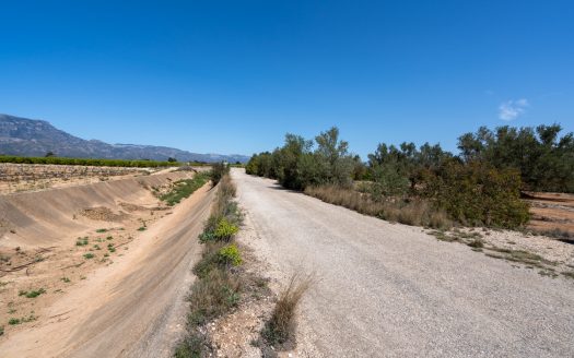 Property near the canal (37)