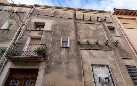 An old roomy house (45)