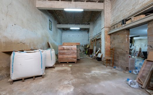 An old roomy house (45)