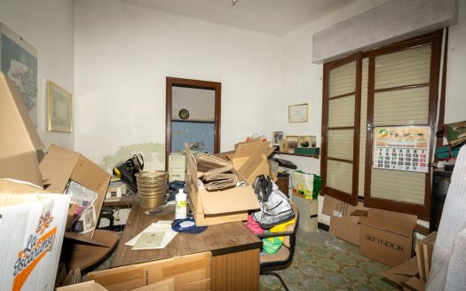 An old roomy house (45)