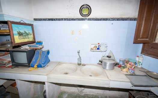 An old roomy house (45)