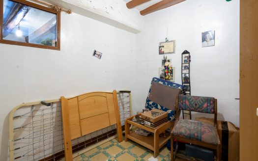 An old roomy house (45)