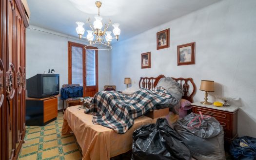 An old roomy house (45)