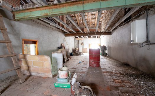 An old roomy house (45)