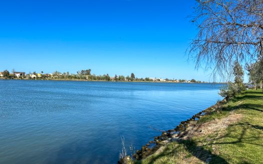 Property near the river (38)