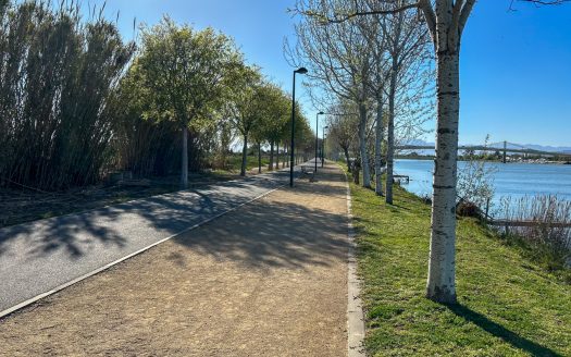 Property near the river (38)