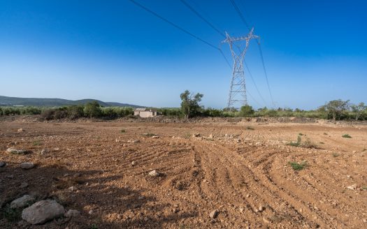 Plot of land with potable water (88)