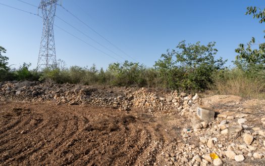 Plot of land with potable water (88)