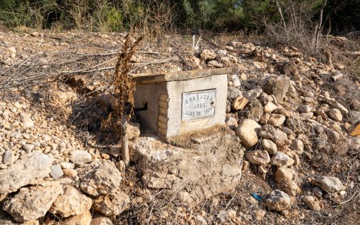 Plot of land with potable water (88)