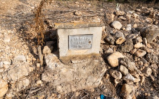 Plot of land with potable water (88)