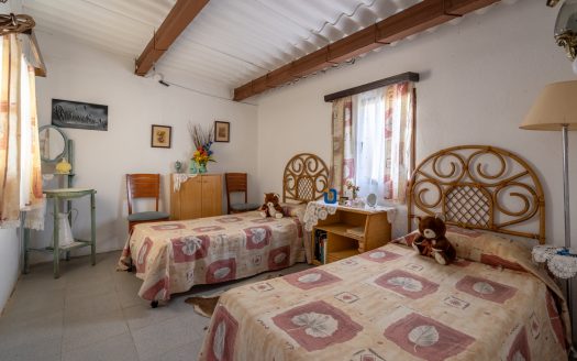 Orchard with a country house near Roquetes (98)