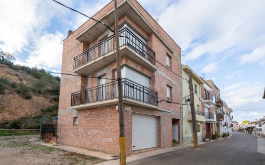 Convenient townhouse (178)