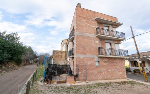 Convenient townhouse (178)