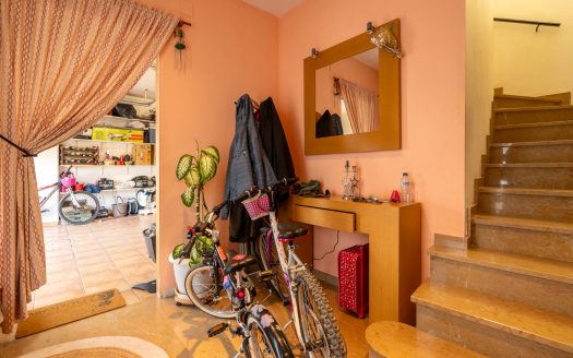 Convenient townhouse (178)