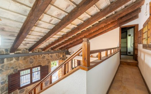 A country house in an urban land (201)
