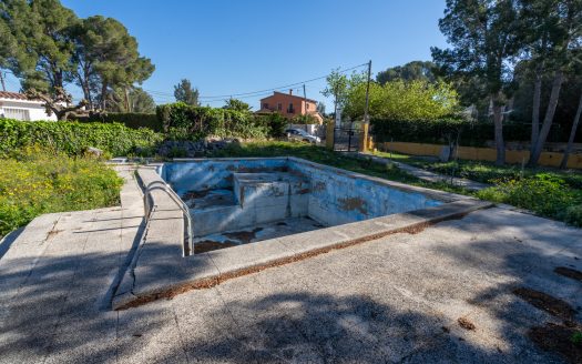 A country house in an urban land (201)