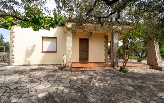 Charming countryside villa (210)
