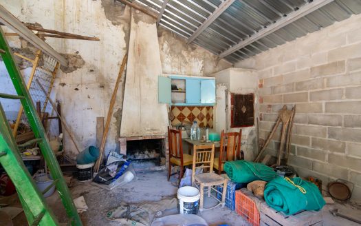 Finca ben comunicada (221)
