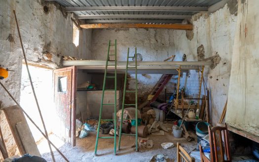 Finca ben comunicada (221)