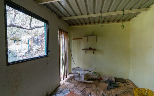 A plot with small construction (230)