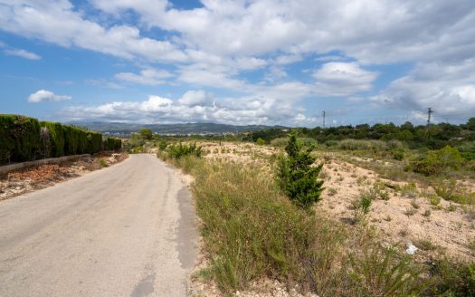3-hectare plot with water (247)