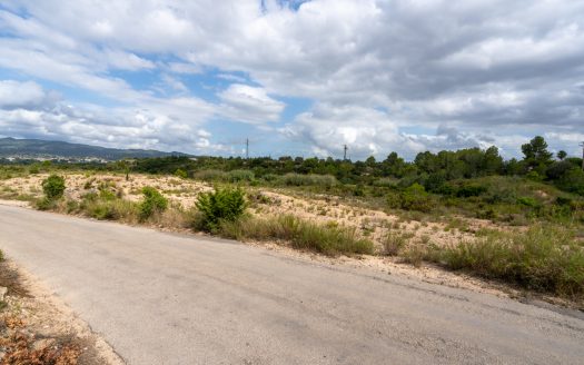 3-hectare plot with water (247)