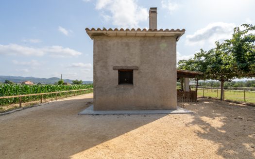 Estate ready for horses (256)