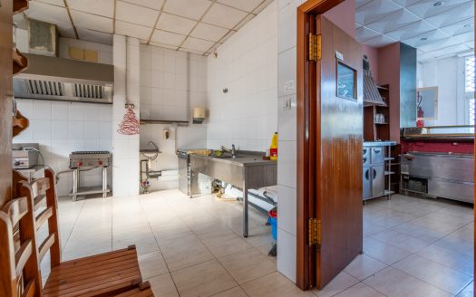 Local comercial en venda (263)