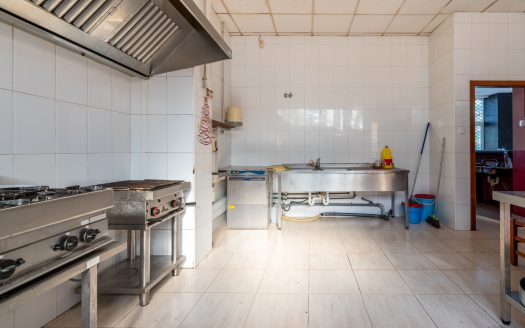 Local comercial en venda (263)