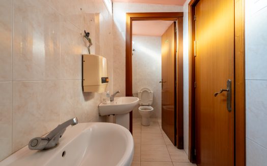 Local comercial en venda (263)