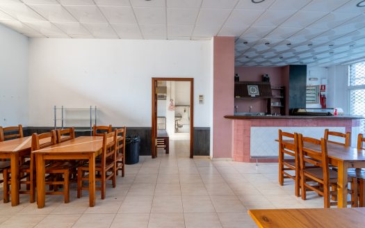 Local comercial en venda (263)