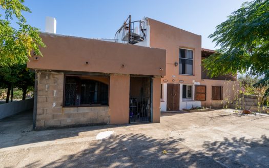 Large house ready to move into (269)