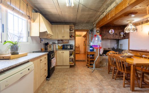 Large house ready to move into (269)