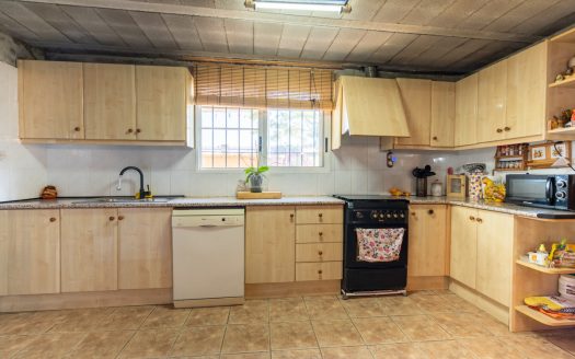 Large house ready to move into (269)