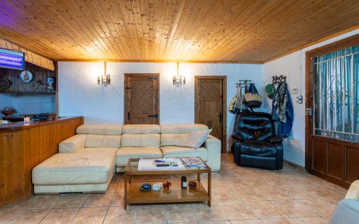 Large house ready to move into (269)
