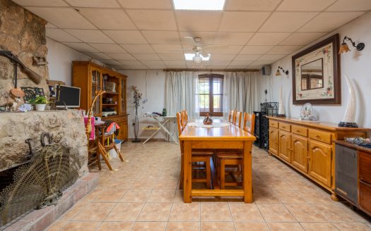 Large house ready to move into (269)