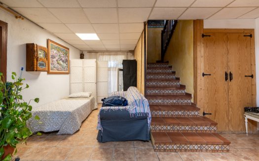 Large house ready to move into (269)