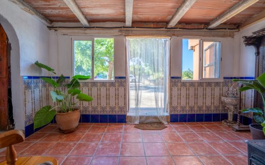 Large house ready to move into (269)
