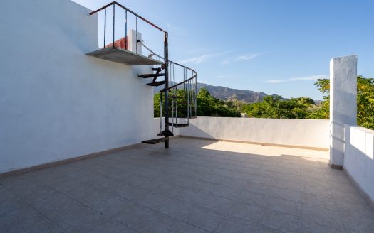 Large house ready to move into (269)