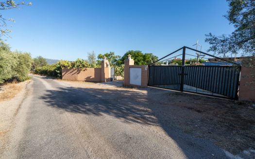 Large house ready to move into (269)