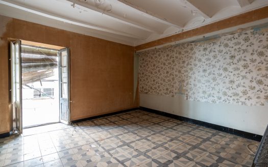 Complete renovation needed (286)
