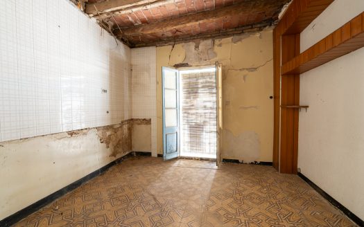 Complete renovation needed (286)