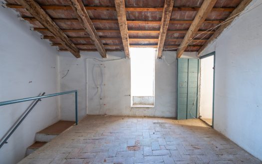Complete renovation needed (286)