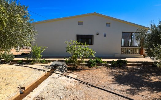 Country house with electricity and water (282)