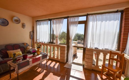 Country house with electricity and water (282)