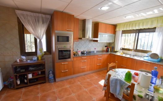 Country house with electricity and water (282)